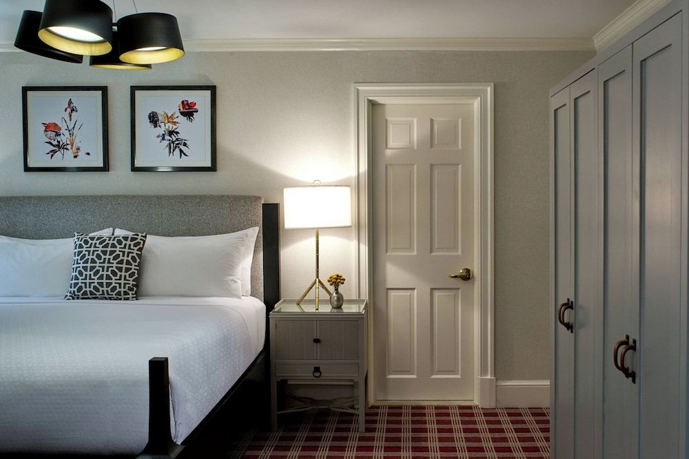 Room, 1 King Bed, Non Smoking, Corner