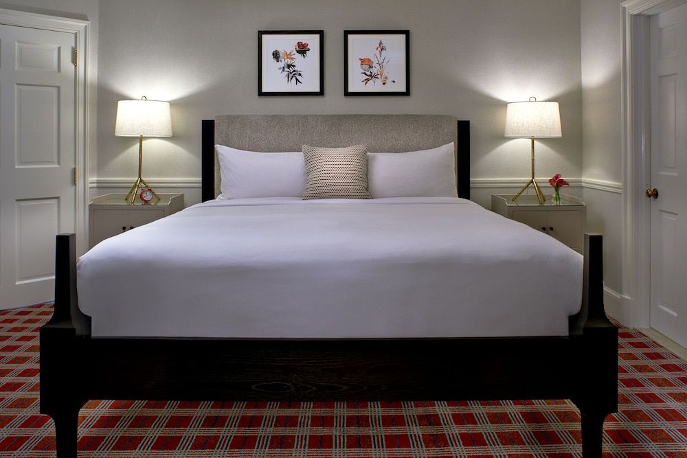 Room, 1 King Bed, Non Smoking, Corner