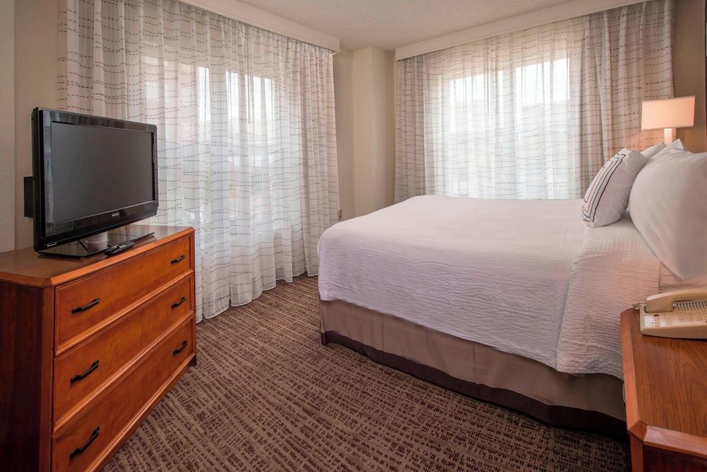 Suite, 1 Bedroom (Mobility/Hearing Accessible, Tub)