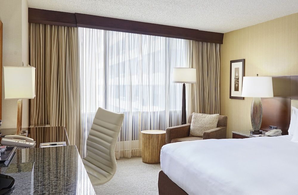 Oversize Queen Room (Accessible, Mobility Access Tub & Hearing)