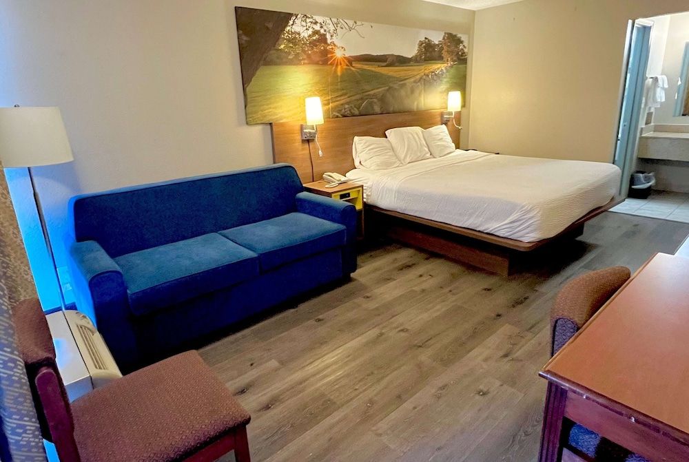 Standard Room, 1 King Bed, Smoking