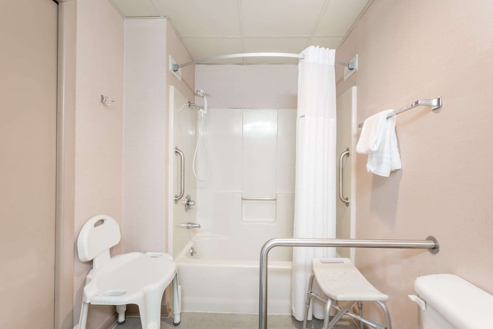 Accessible, 1 King Bed, Non-Smoking
