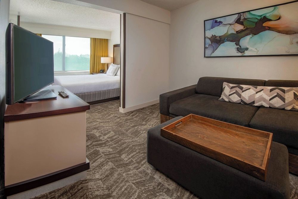 Suite, 1 King Bed, Non Smoking (Mobility/Hearing Accessible, Tub)
