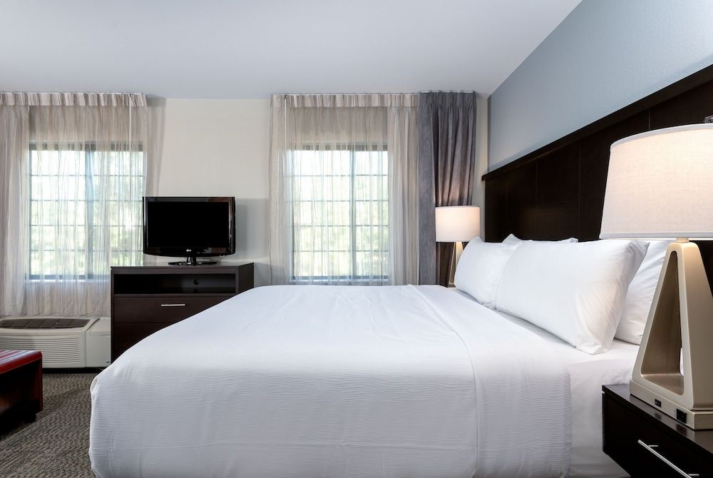 Studio Suite, 1 King Bed, Kitchen