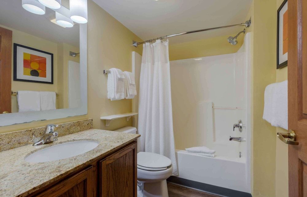 Extended Stay America Suites Chantilly Dulles Suite, 2 Bedrooms, Non Smoking, Refrigerator & Microwave 4
