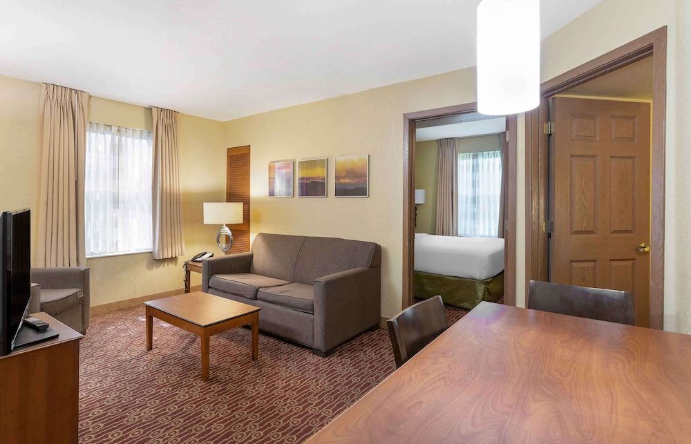 Extended Stay America Suites Chantilly Dulles Suite, 2 Bedrooms, Non Smoking, Refrigerator & Microwave 7
