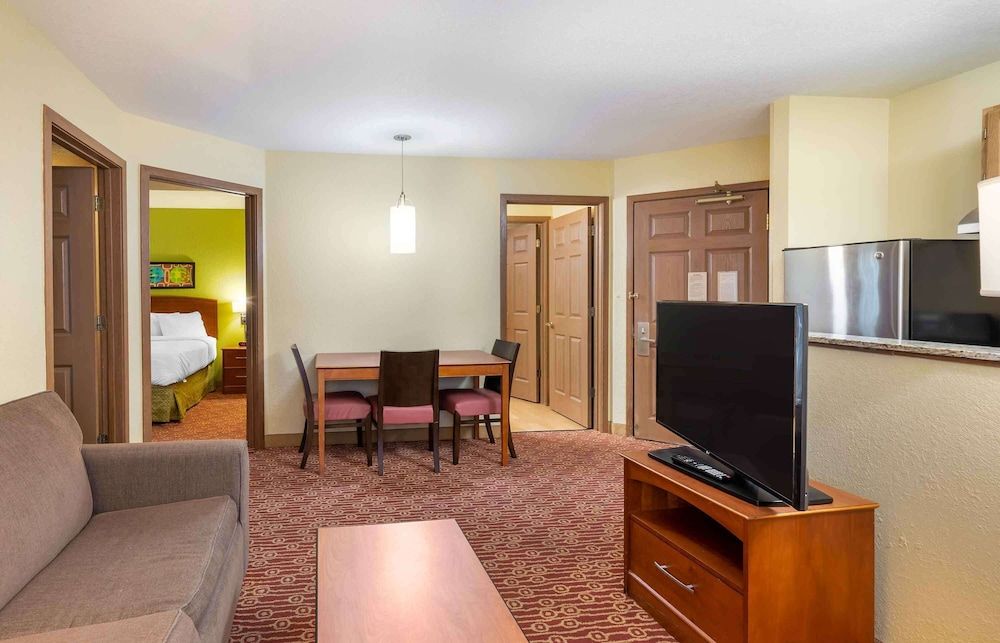 Extended Stay America Suites Chantilly Dulles Suite, 2 Bedrooms, Non Smoking, Refrigerator & Microwave 9