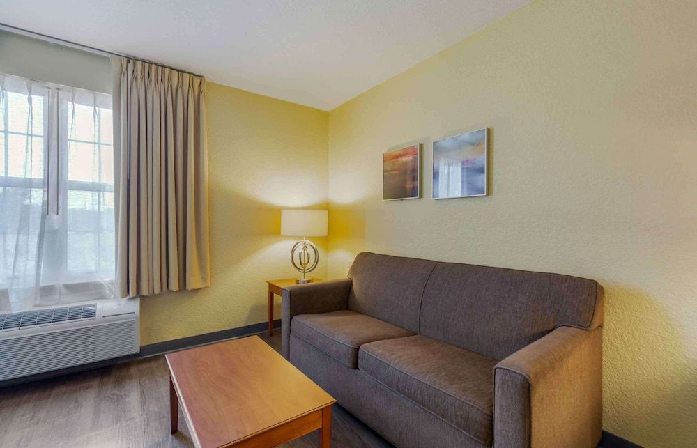 Extended Stay America Suites Chantilly Dulles Deluxe Studio, 1 Queen Bed, Non Smoking, Refrigerator & Microwave 4