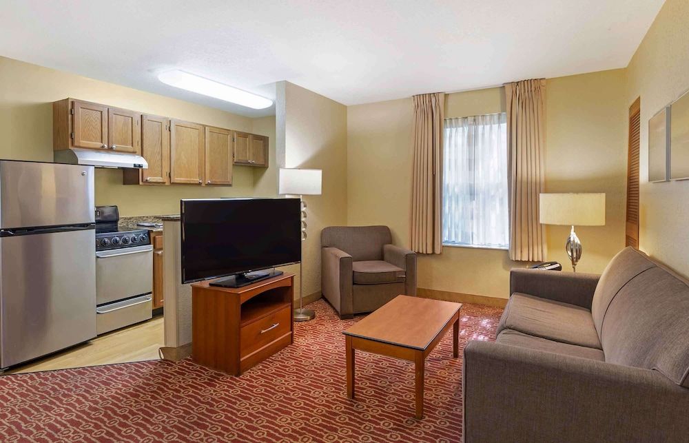 Extended Stay America Suites Chantilly Dulles Suite, 2 Bedrooms, Non Smoking, Refrigerator & Microwave 8