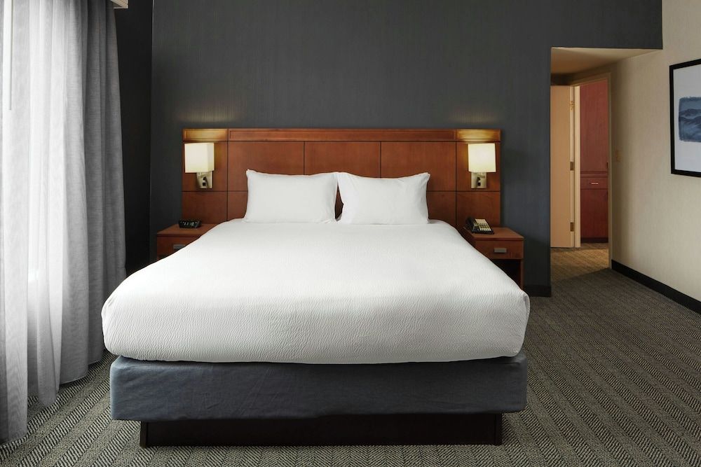 Suite, 1 King Bed with Sofa bed, Non Smoking