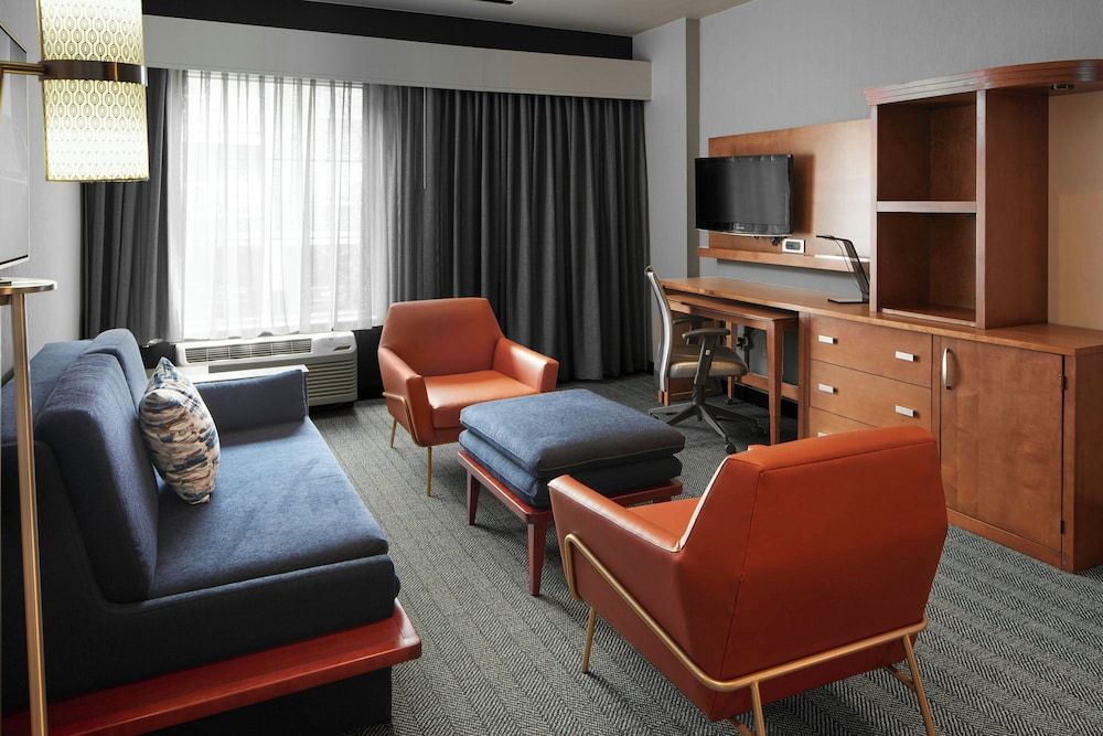 Suite, 1 King Bed with Sofa bed, Non Smoking