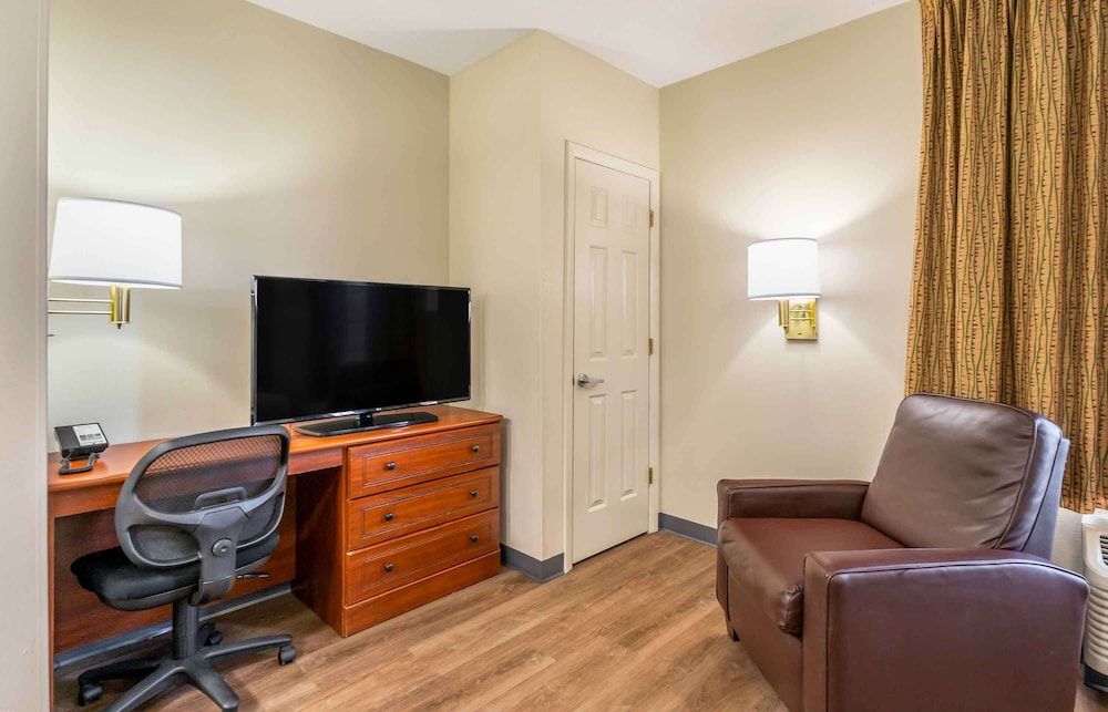 Extended Stay America Suites Chesapeake Greenbrier Circle Studio, 1 King Bed, Non Smoking 4