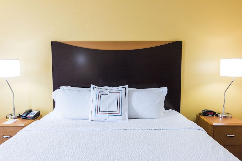 Room, 1 King Bed (Mobility/Hearing Access, Roll-In Shwr)
