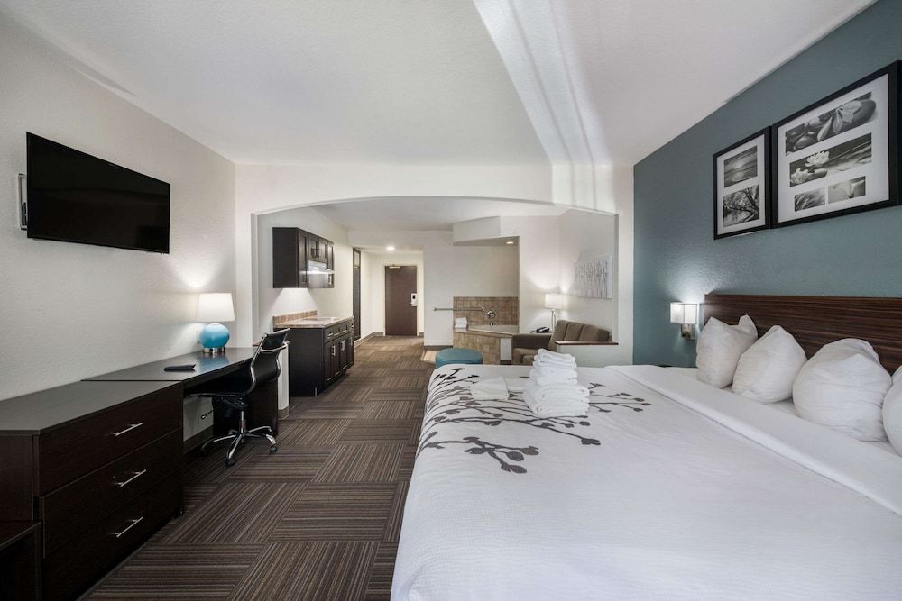 Suite, 1 King Bed, Non Smoking, Hot Tub, Kitchenette