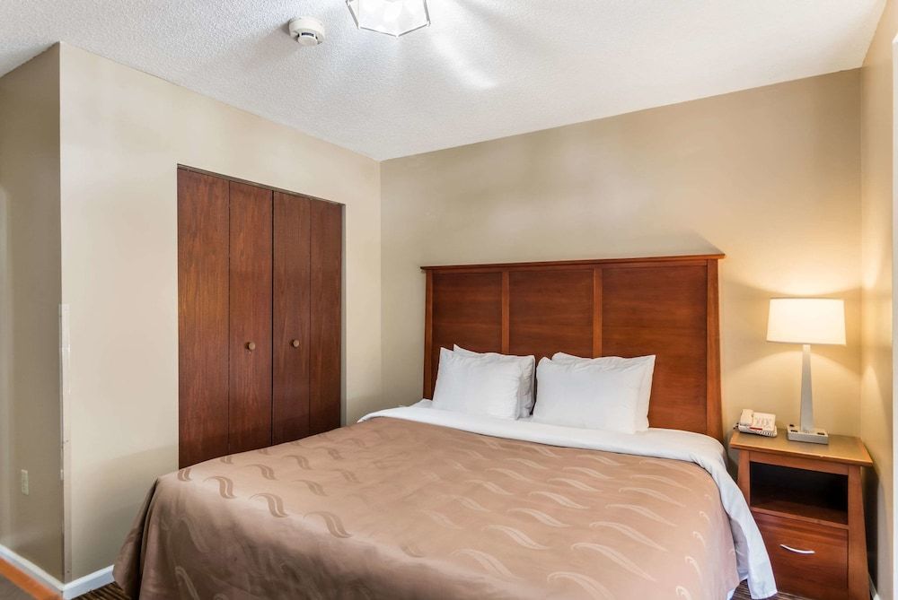 Suite, 1 King Bed with Sofa bed, Accessible, Non Smoking