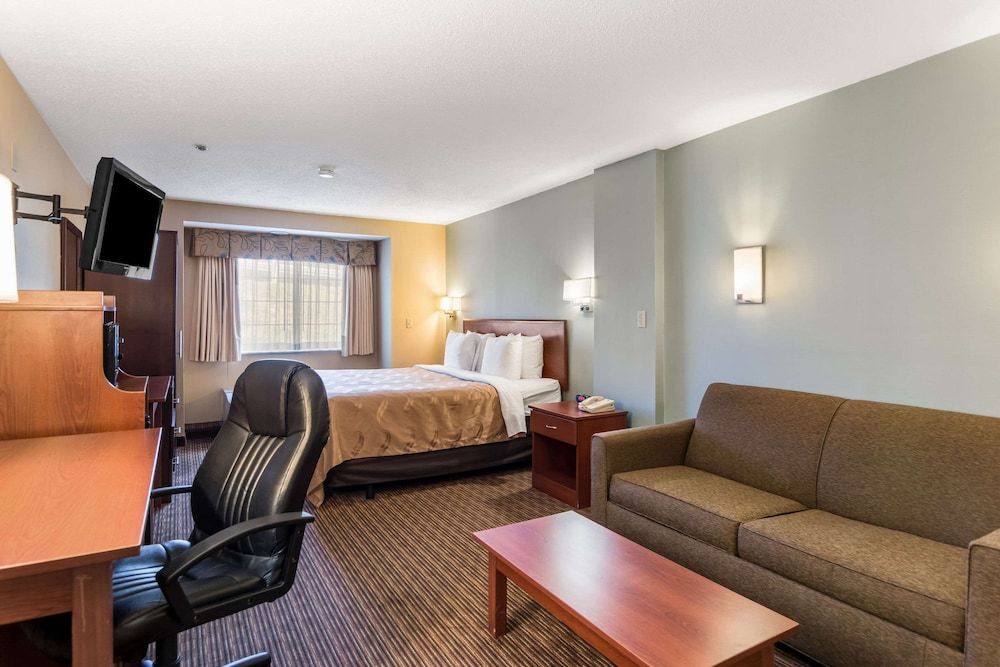 Business Suite, 1 King Bed with Sofa bed, Non Smoking