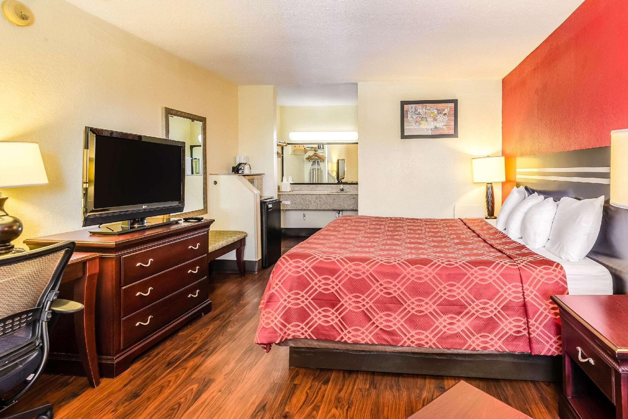 1 King Bed, Nonsmoking