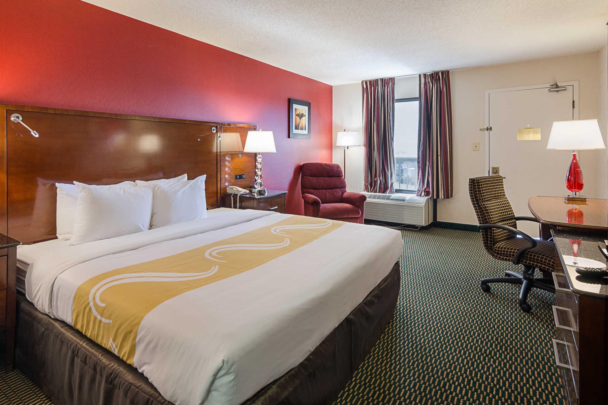 1 King Bed Nonsmoking