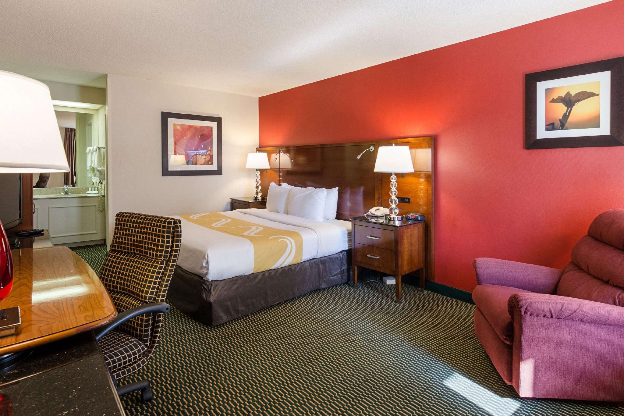1 King Bed, Nonsmoking