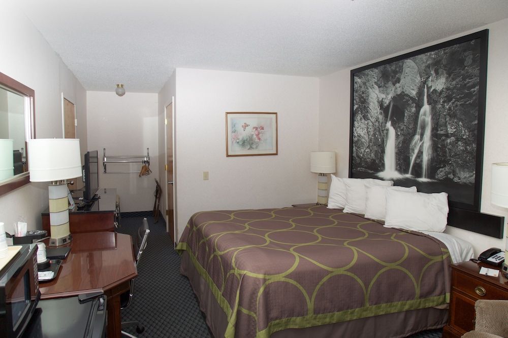 Standard Room, 1 King Bed, Smoking