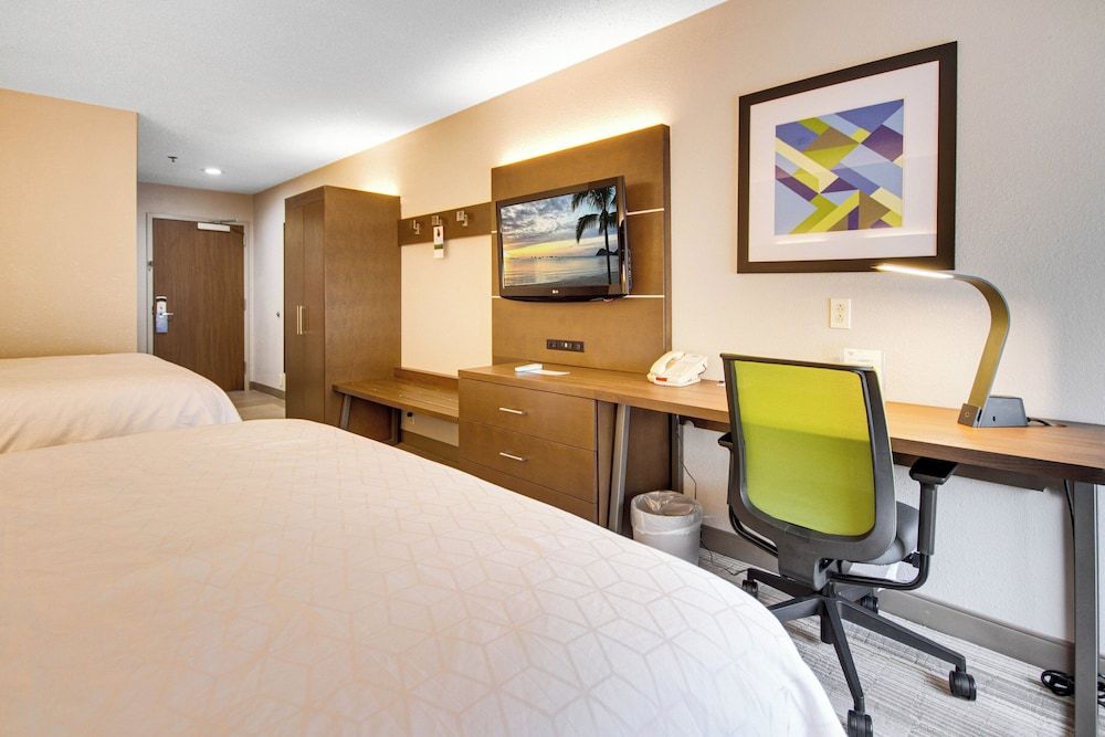Standard Room, 2 Queen Beds, Accessible (Mobility Tub)