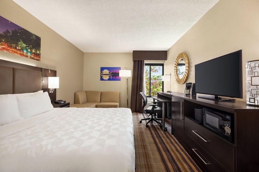 Holiday Inn Washington-Dulles International Airport by IHG Standard Room 3