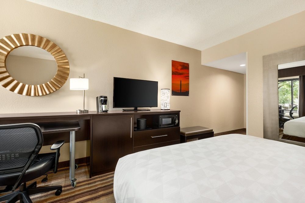 Holiday Inn Washington-Dulles International Airport by IHG Standard Room