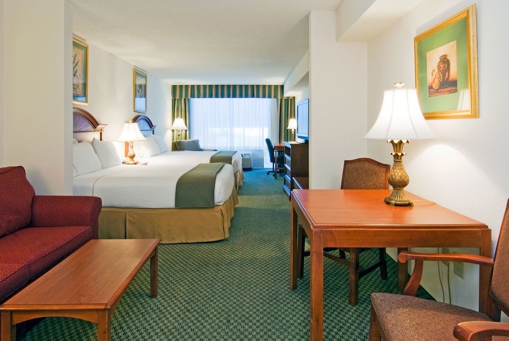 Suite, 2 Queen Beds, Non Smoking