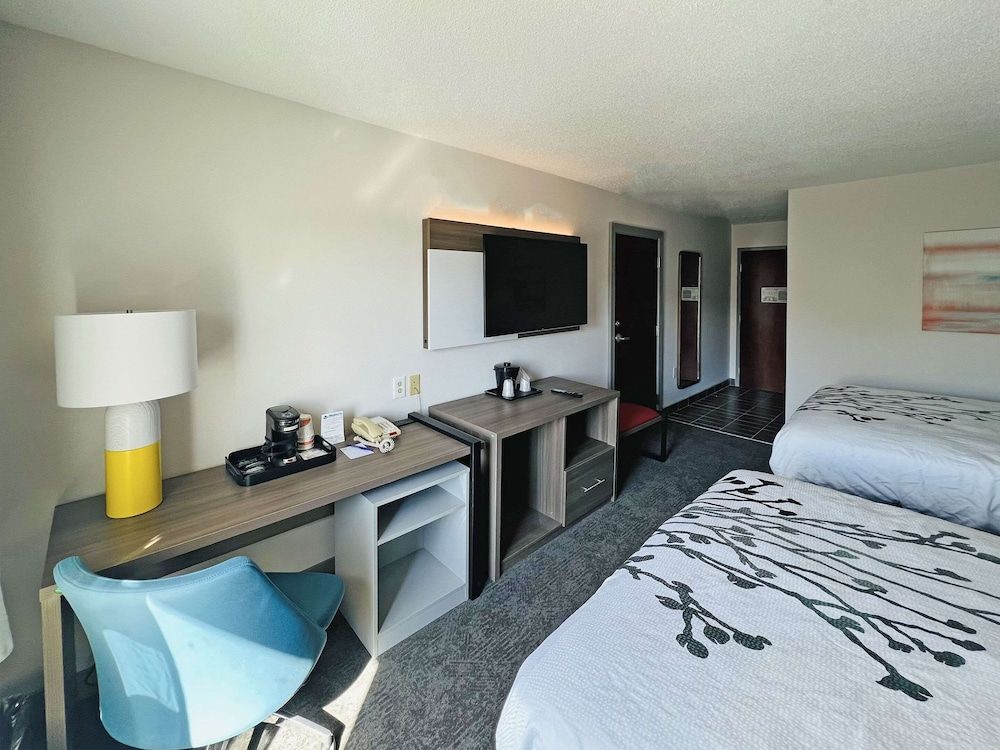 2 Queen Beds Non Smoking
