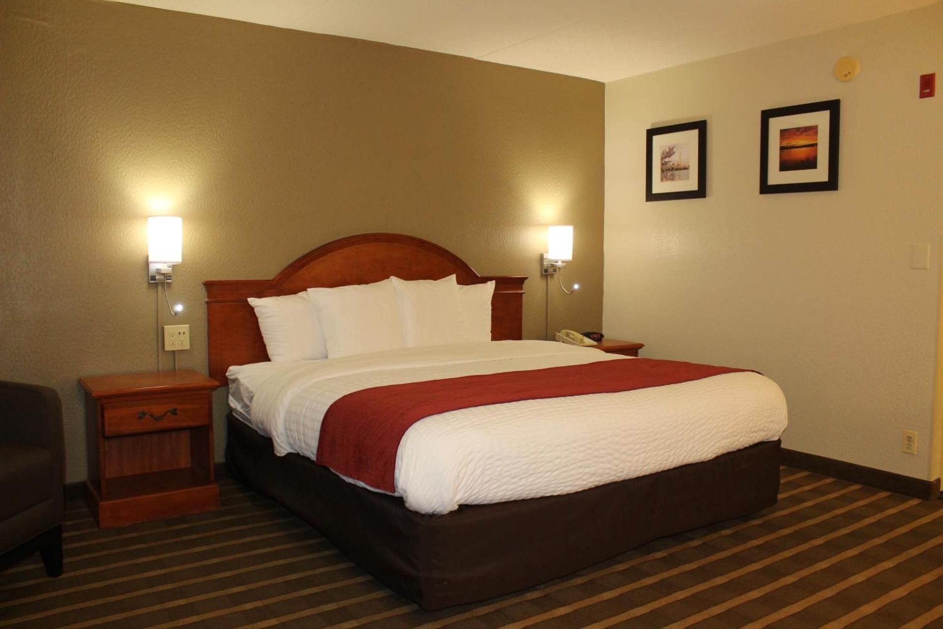 King Room with Hot Tub - Non-Smoking