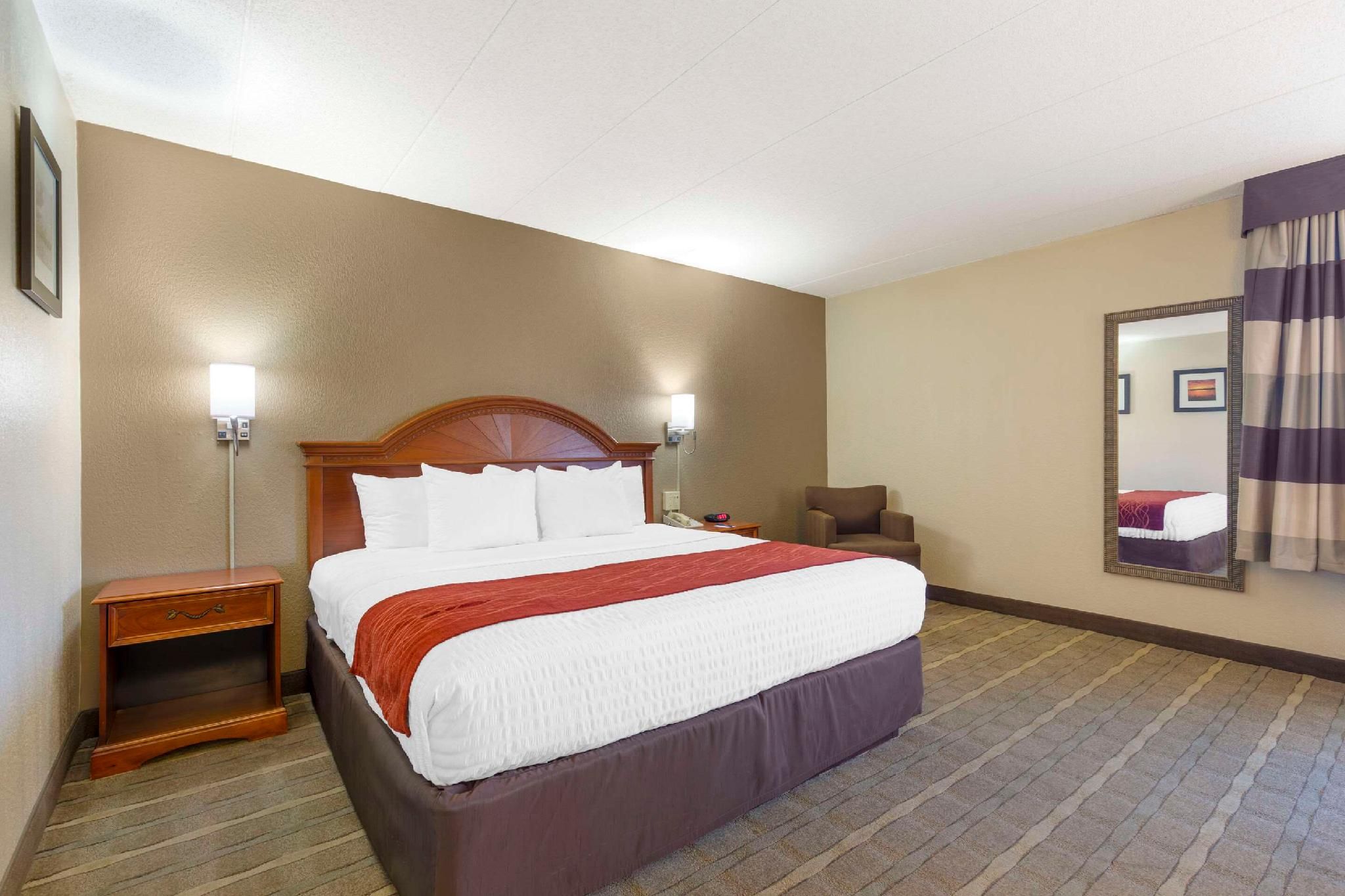 1 King Bed, Efficiency, Nonsmoking