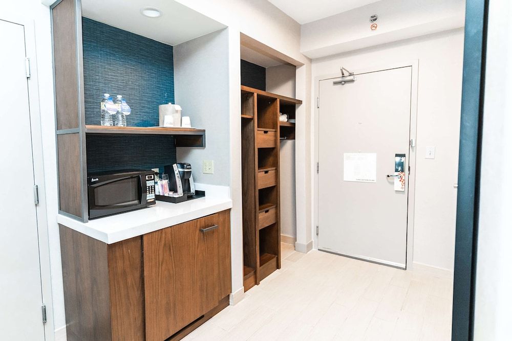 Room, 2 Queen Beds, Accessible, Bathtub (Mobility)