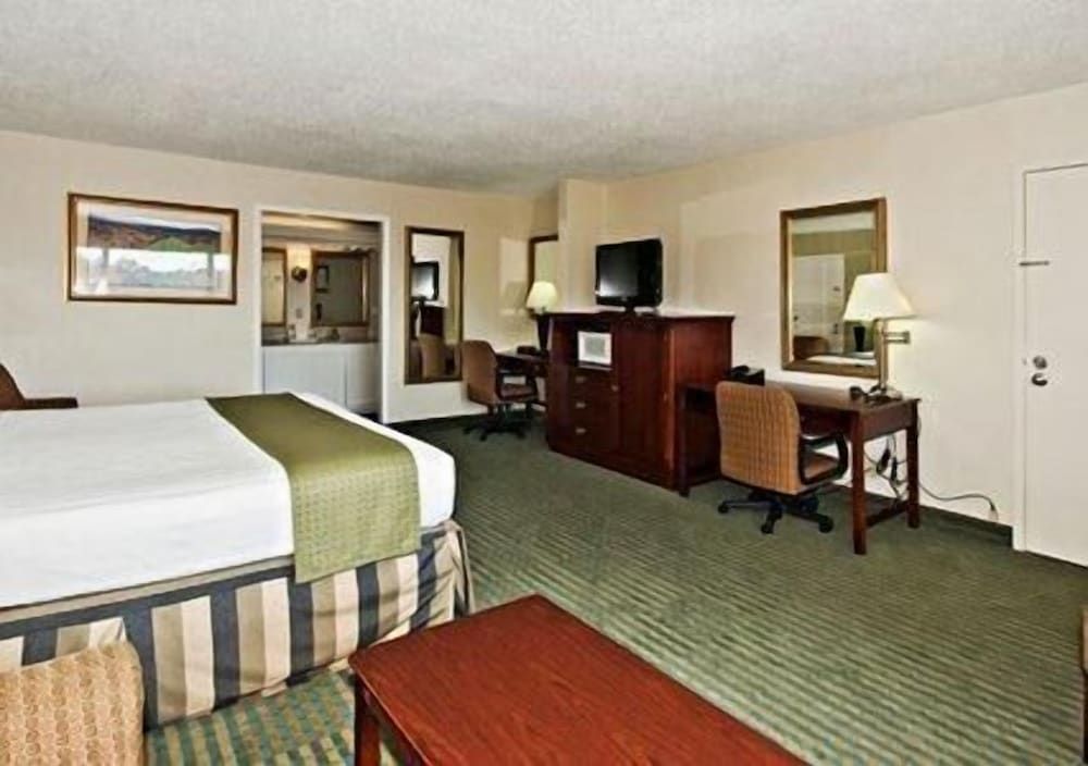 Standard Room, Smoking