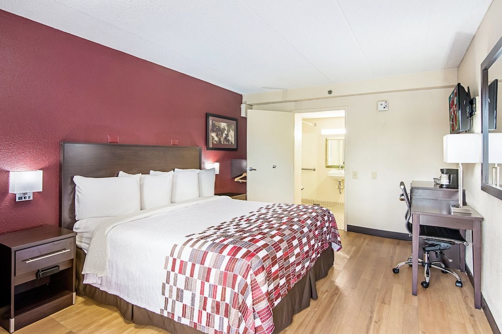 Standard Room, 1 King Bed, Accessible, Non Smoking