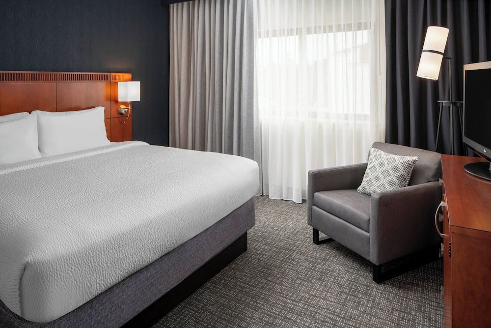 Suite, 1 King Bed (Mobility Accessible, Tub)