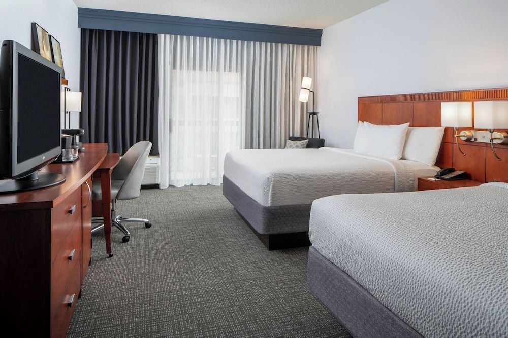 Room, 2 Queen Beds (Mobility Accessible, Roll-In Shower)