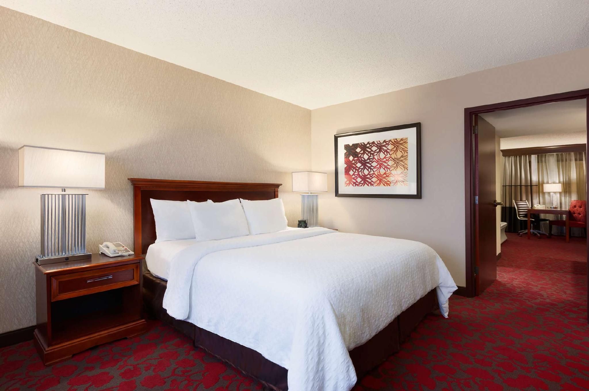 1 King Bed - 2 Room Corner Premium Suite