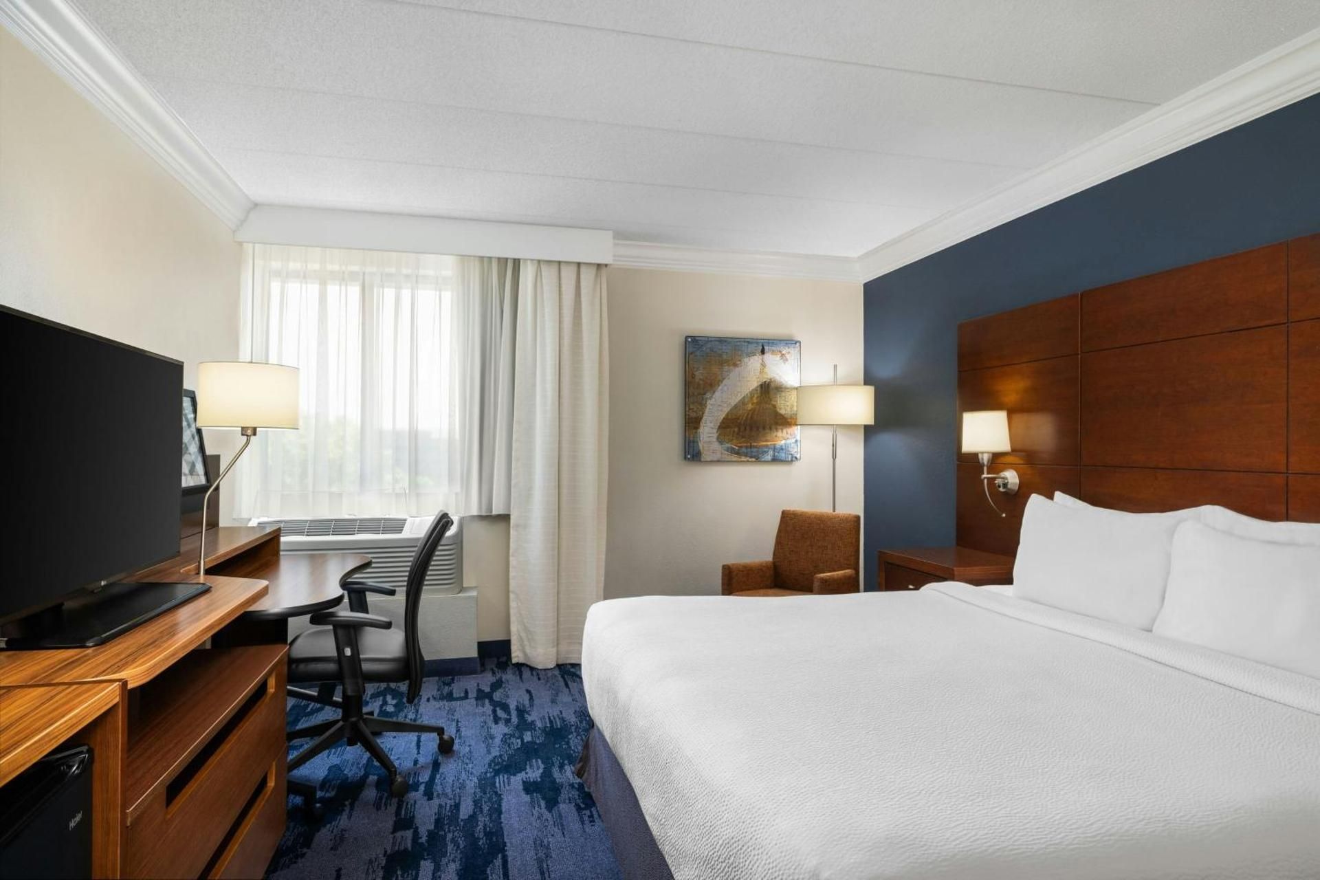 King Room with Adapted Tub - Mobility and Hearing Accessible