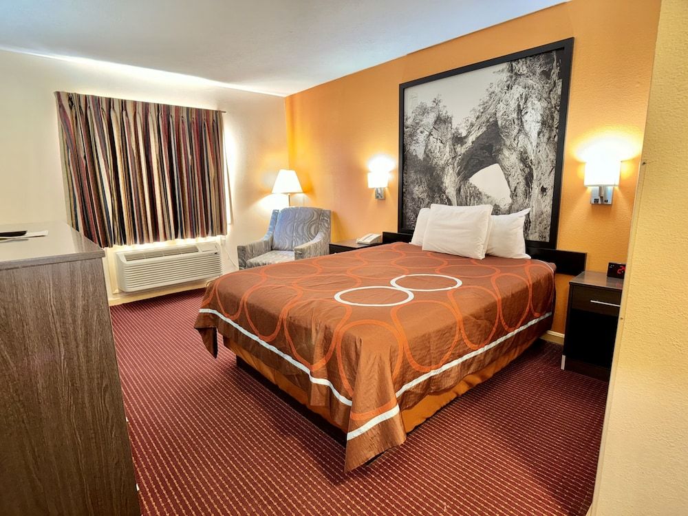 Standard Room, 1 Queen Bed