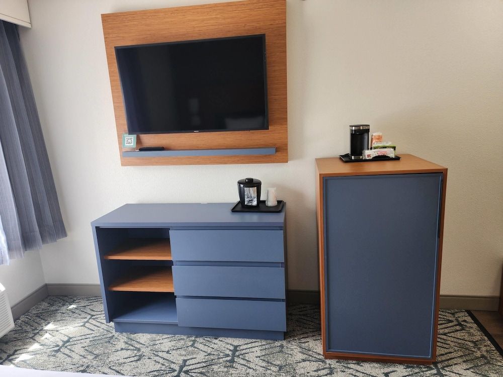 Country Inn & Suites by Radisson, Dahlgren-King George, VA Suite, 1 Bedroom, Accessible, Non Smoking (Roll-in Shower) 5