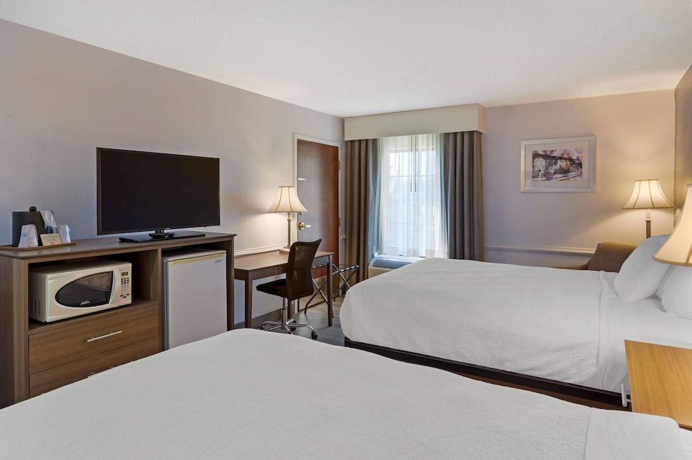 Standard Room, 2 Queen Beds, Non Smoking, Refrigerator & Microwave