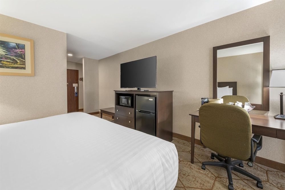 Best Western Manassas Standard Room, 1 King Bed, Accessible, Non Smoking 2