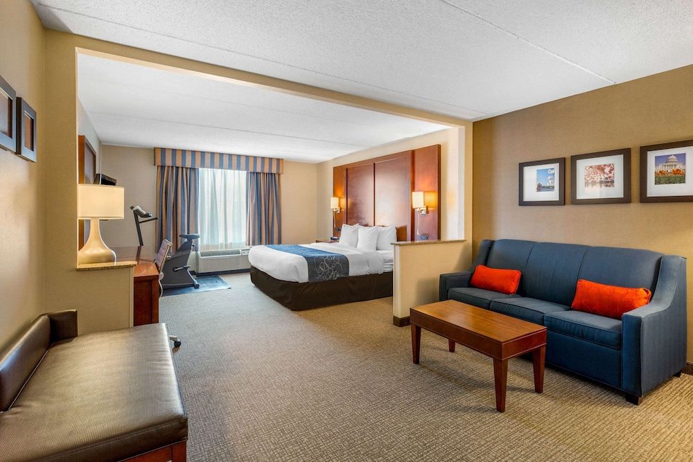 Suite, 1 King Bed with Sofa bed, Non Smoking, Hot Tub