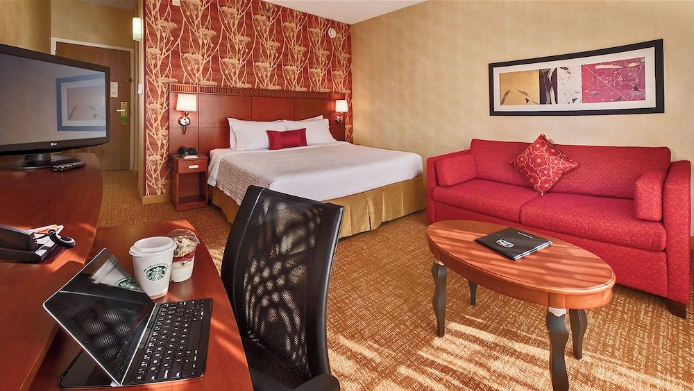 Suite, 1 King Bed with Sofa bed, Non Smoking