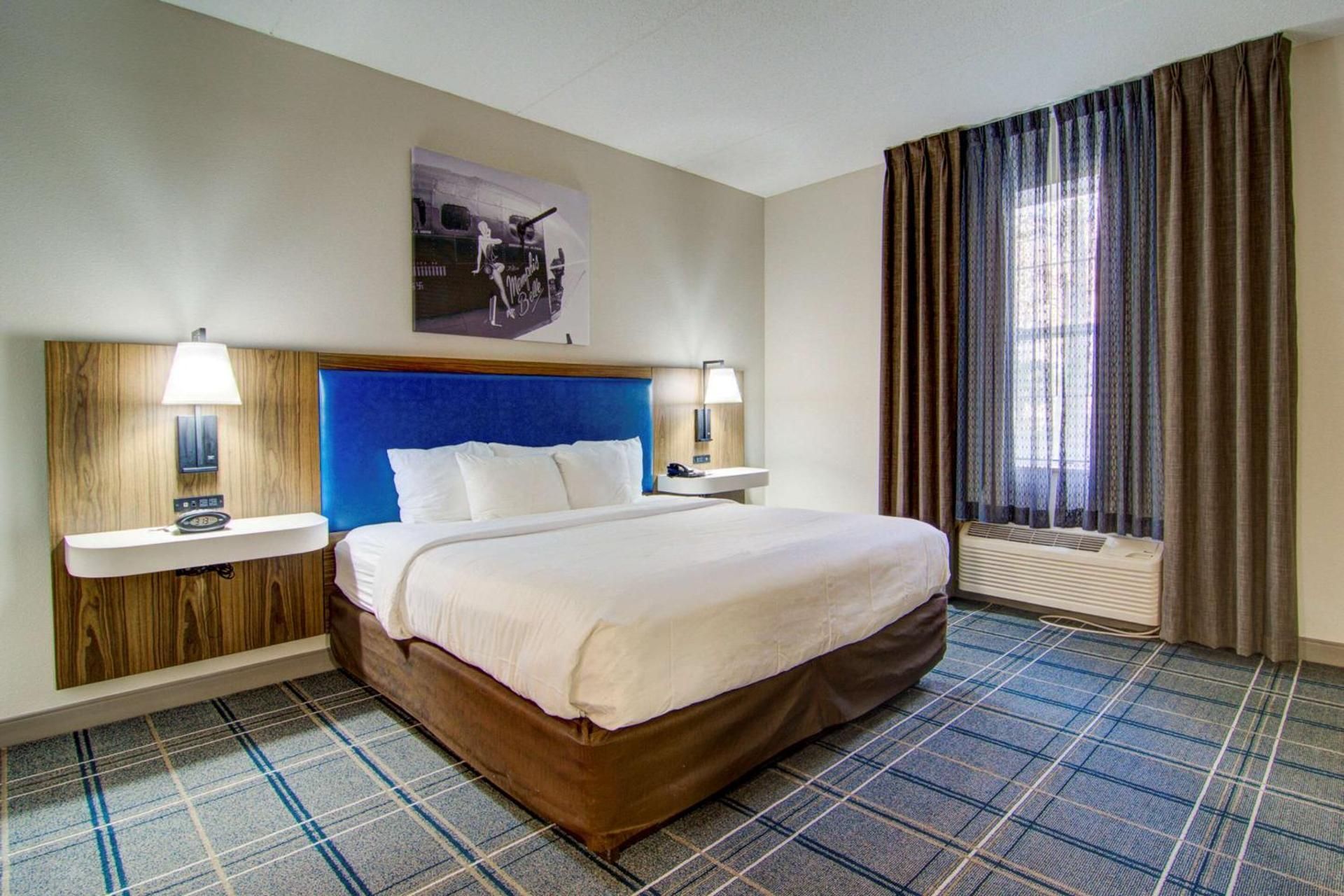 1 King Bed, Suite, Nonsmoking