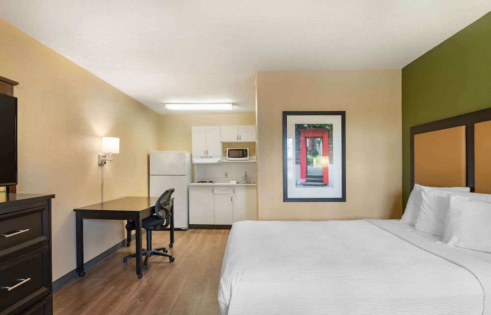 Extended Stay America Select Suites Newport News Oyster Pt Studio, 1 Queen Bed, Accessible, Non Smoking 3