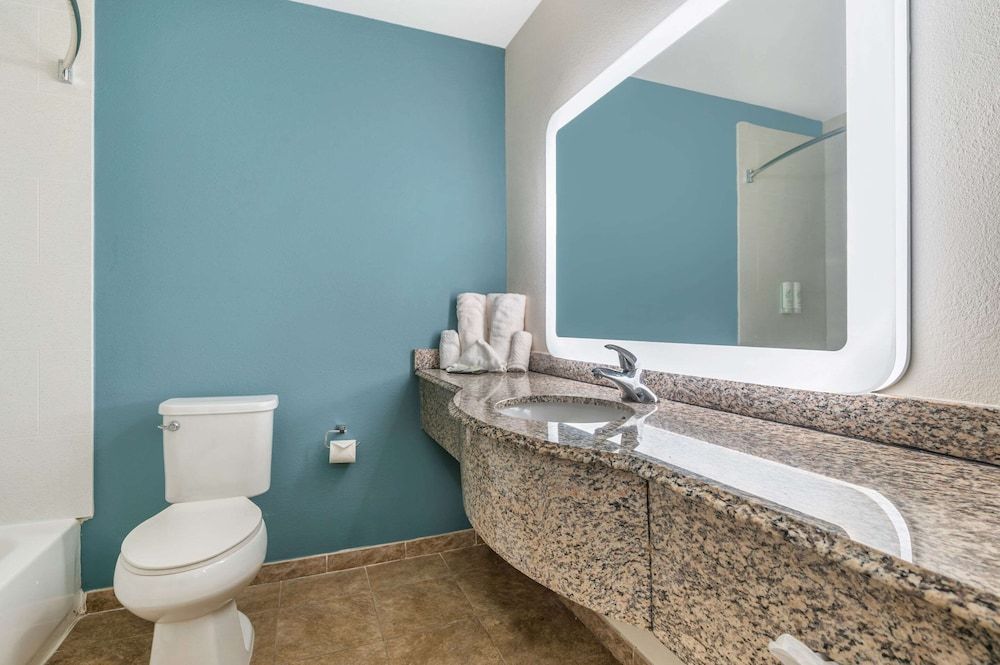 Sleep Inn & Suites Standard Room, 1 King Bed, Non Smoking 8