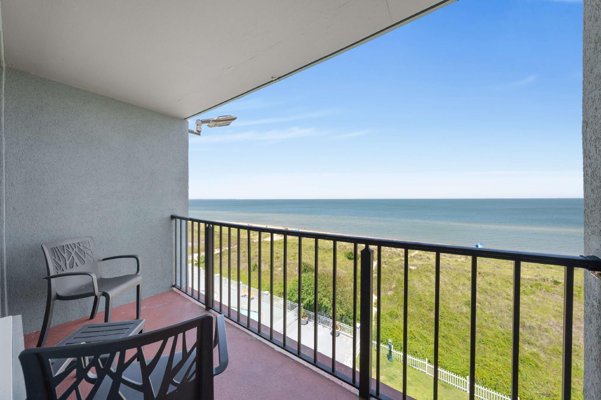 Accessibility - 1 Queen, Walk-in Shower, Pet Friendly Room, Sofabed, Ocean Front, Nonsmoking