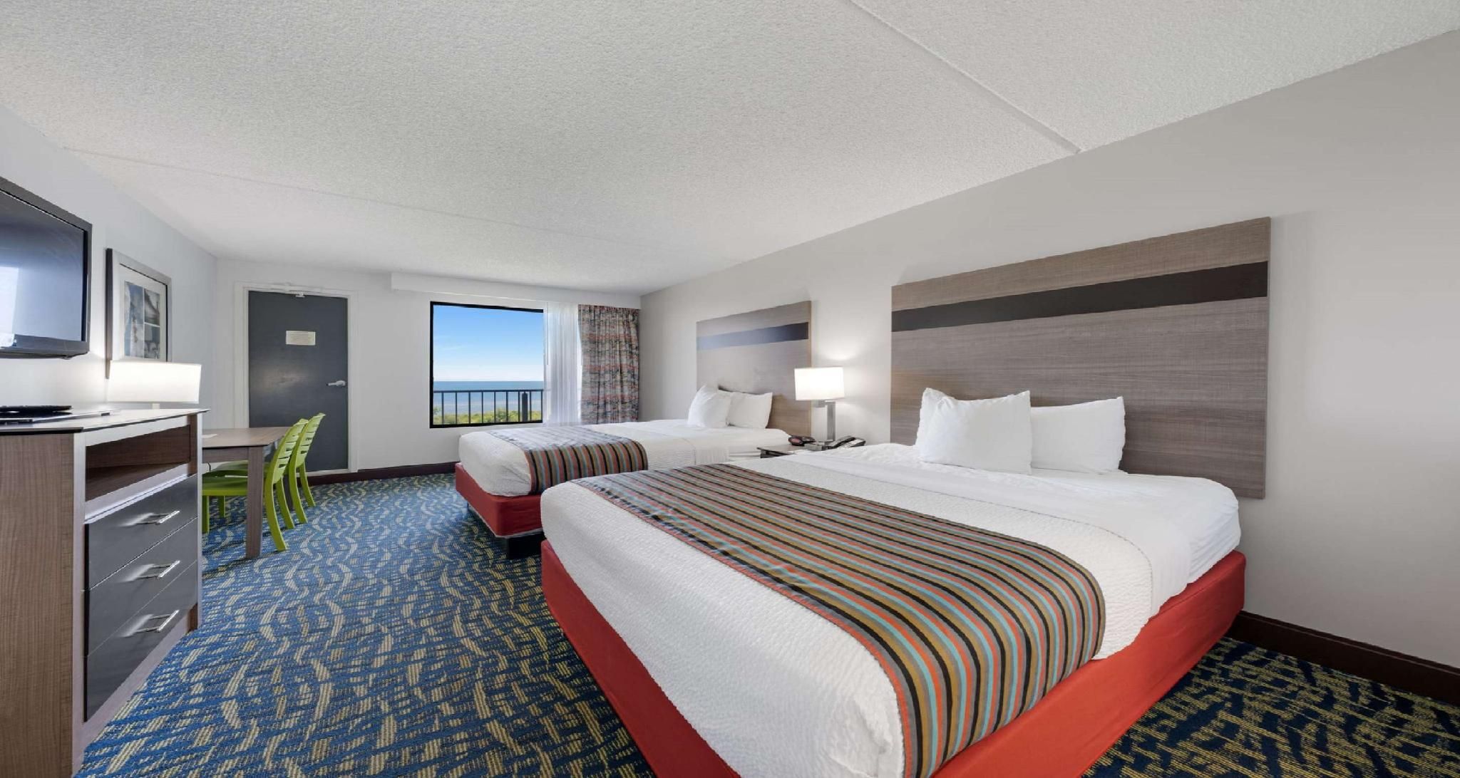 2 Queen Beds, Nonsmoking, Balcony, Ocean Front