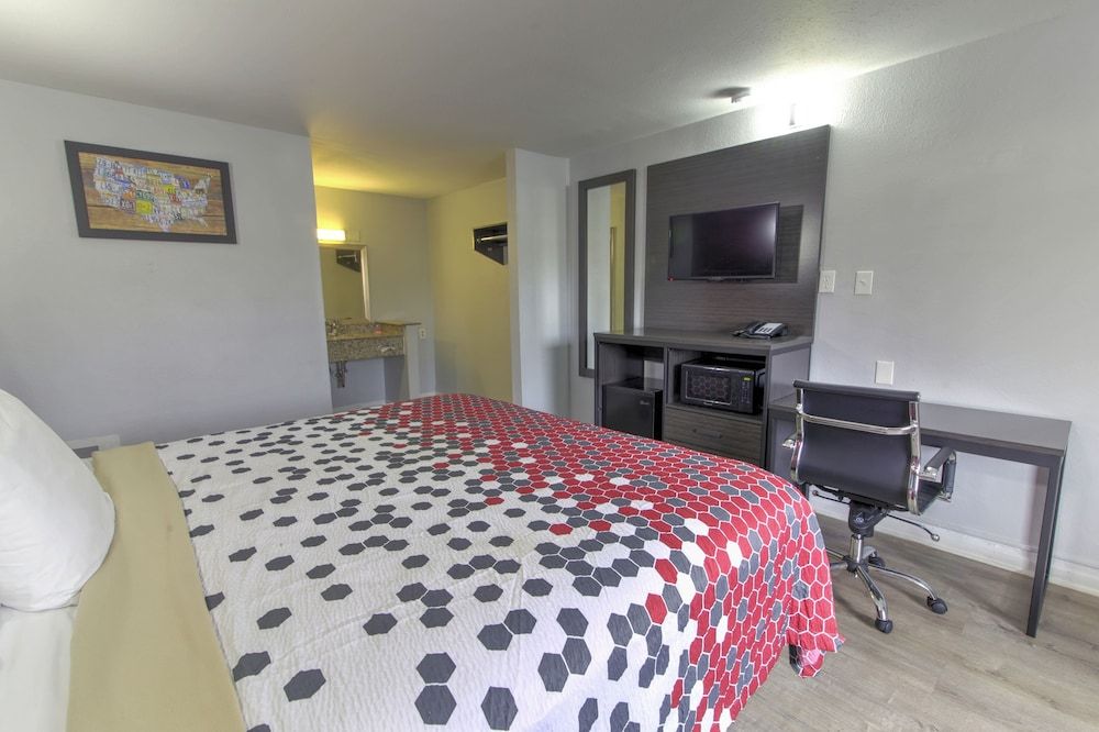 Standard Room, 1 King Bed, Smoking